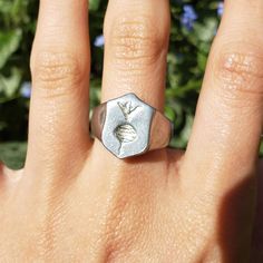 Excited to share the latest addition to my #etsy shop: turnip wax seal signet ring https://etsy.me/3n0iHFH #silver #fooddrink #radish #gardening #pewter #celtic #tapered #pear #beet #shield #signetring #jewelry #vegetables #root #botany #plant #food #ring #turnip