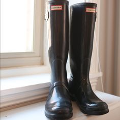 Hunter Rain Boots In Glossy Black. Size 9, Great Condition! Hunter Rain Boots, Hunter Shoes, Women Hunters, Hunter Boots, Winter Rain, Rain Boots, Black Color, Women Shoes, Boots