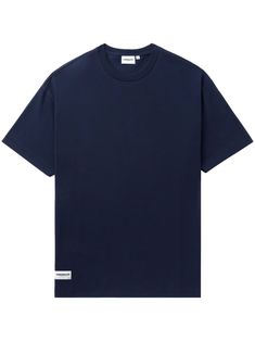 midnight blue cotton crew neck short sleeves logo patch to the side straight hem Classic Blue T-shirt For Streetwear, Classic Short Sleeve T-shirt With Logo Patch, Classic Cotton T-shirt With Logo Patch, Classic Blue T-shirt With Logo Print, Blue Crew Neck Top With Logo Patch, Blue Casual Tops With Logo Patch, Blue Cotton Tops With Logo Patch, Casual Blue Tops With Logo Patch, T Shirt Vest