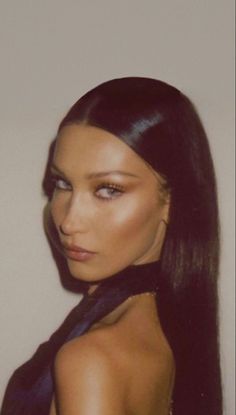 Stile Kendall Jenner, Maquillage On Fleek, Bella Hadid Outfits, Slicked Back Hair, Model Aesthetic, Foto Poses, Model Life, Bella Hadid, Pretty Face