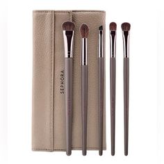 A Five-Piece Set Of Must-Have Makeup Brushes, Plus A Tutorial From The Sephora Pro Team, To Help You Master The Perfect Smoky Eye. What Does: This Tutorial Brush Set Includes The Essentials For Mastering A Smoky Eye, Including A Medium Shadow Brush, Pointed Crease Brush, Angled Liner Brush, Fluffy Crease Brush, And Smudge Brush. The Tutorial Insert Provides An Uncomplicated Step-By-Step Guide To Help You Achieve Your Look, Also With Pro Tips And Tricks. All Brushes Come Housed In A Beautiful Peb Best Affordable Makeup, Best Cheap Makeup, Affordable Makeup Brushes, Makeup Brush Set Best, How To Use Makeup, Budget Makeup, Makeup Brush Sets, Cheap Makeup Brushes, Good Makeup