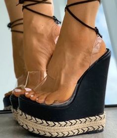 FeetInSandals’s Instagram profile post: “#feetgodess #princessfeet #shoefie #sandals #sandália #sandalias #highheels #pezinhosdeprincesa #pezinhoslindos #pezinhosdedinhos #pezinhos” Jamel Shabazz, Heels High Classy, High Heels Classy, Classy Shoes, Fun Heels, Beautiful High Heels, Unique Shoes, Fashion High Heels, Pretty Shoes