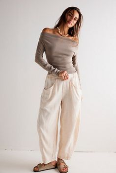 Ancle Length Pants Women, Free People Sweater Pants, Cowgirl Boots With Yoga Pants, Pants For Women Linen, Oversized Boho Pants, Long Womens Pants, Wild Legs Pants, Free People Oants, Bell Bottoms Free People