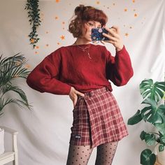 Dress In Autumn, Classic Wardrobe Pieces, Autumn Outfit Ideas, Rock Outfit, Retro Mode, Outfit Trends, Moda Vintage, Mode Inspo, Plaid Skirt