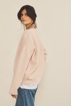 Meet Edward, the 100% ethical cashmere jumper which will bring a new definition to ‘basic’. The perfection of its round neck as well as its English rib and oversized cut give it a sophisticated, elegant yet understated look. Did we mention it is unisex? It will soon become one of your closet essentials; enhance it with a shirt collar, a necklace or a scarf. Charlotte’s fashion tip: ‘I love this design for the rib knitted work that adds a new depth to the cashmere. The oversized cut of the Edward Stole Scarf, Sleeveless Cardigan, Cashmere Jumper, Closet Essentials, Cardigan Top, Lund, Sweater Making, Look Plus, Winter Sweaters