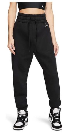 Nike Sweatpants Outfit, Chic Winter Fashion, Black Sweatpants Outfit, Jordan Fleece, Jordan Sweatpants, Sweatpants Nike, Outfits Sporty, Winter Fashion Women, Sweatpants Outfits