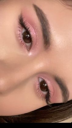 Sleeping Beauty Eye Makeup, Natural Soft Pink Makeup, Brown Eyes Pink Makeup, Brown Eyes Pink Eyeshadow, Pink Ethereal Makeup, Light Pink Eyeshadow Looks Natural, Pink Makeup Brown Eyes, Pink And Brown Makeup Look, Cute Simple Eyeshadow Looks