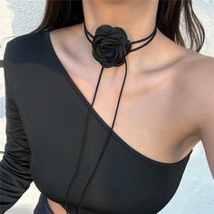 ✦ Featuring a captivating rose pendant made with Korean wool, this eye-catching choker exudes a celebrity vibe that will have you standing out in any crowd. The intricate design and unique combination of colors make this choker a true work of art, while the comfortable fit ensures you'll want to wear it all day long. Don't settle for ordinary accessories - step into the spotlight with this exquisite piece that's sure to turn heads! ----------- DETAILS ------------ Patterns: Large Necktie/ Small Kawaii Choker, Collar Rosa, Black Rose Flower, Rose Choker, Flower Choker Necklace, Y2k Accessories, Flash Tattoos, Tie Necklace, Flower Choker