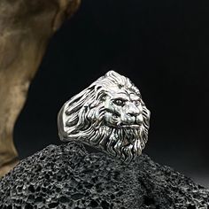 🐬Product Name：Retro Lion Domineering Ring 🐬Material：Copper 🐬Band color：Silver 🐬Style：party，vintage，band 🐬Personalized：Yes 🐬Recycled：Yes 🐬Occasion : Anniversary / Daily / Wedding / Gift / Party/birthday/Valentine's Day/Engagement/Mother's Day/Father's Day 🐬Metal:Copper 🐬Metal Color:Silver 🐬Style:Art Decor,Hiphop,Vintage,party,dance 🐬About Size:Surface width: 8 mm Width: about 0.53 cm Height: about 2.3 cm Thickness: about 0.2 cm We can provide personalize ring sizes of 7-12 US size, if you need other sizes, please contact customer service in advance to customize for you, thank you Personalized：Our rings can be engraved with your custom name, or a date that is Commemorative significance special to you 💎About customize Jewelry💎 1. Tell the customer service the customized jewelry m Anime Pirate, Customize Jewelry, One Piece Cosplay, Lion Ring, Kings Man, Punk Vintage, Party Dance, Daily Jewelry, Customized Jewelry