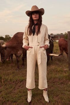 Modern Western Fashion, Western Chic Fashion, Safari Outfit, Cowboy Chic, Modern Cowboy, Cowboy Aesthetic, Short Women Fashion, Modern Western, Western Chic