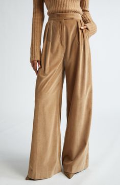 Corduroy Pants Outfit, Woman Trousers, Corduroy Pants Women, Pant Trends, Street Style Winter, Fashion Inspiration Design, Winter Outfits For Work, Pleated Pants