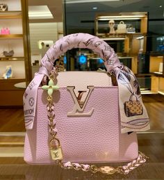 Pink Louis Vuitton Bag, Pink Louis Vuitton, Fancy Purses, Cute Suitcases, Sac Louis Vuitton, Pretty Pink Princess, Louis Vuitton Pink