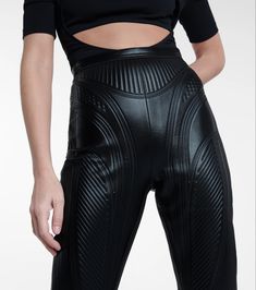 Thierry Mugler Leggings, Matrix Fashion, Leather Couture, Dystopian Fashion, Space Fashion, Leather Pants Women, Leather Trousers, Business Outfits, Edgy Fashion