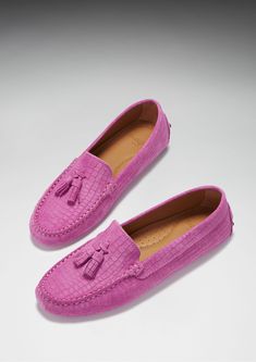 Hugs & Co. pink tasselled loafer driving shoes for women. Moccasin style driving loafers in luxurious pink suede upper embossed with a Gecko print pattern and lined with a soft leather for extra comfort. Made in Portugal 100% Suede Upper featuring a 100% Leather Lining Rubber studded sole Moccasins Style, Driving Loafers, Driving Shoes, Pink Suede, Gecko, Print Pattern, Shoes For Women, Moccasins, Soft Leather