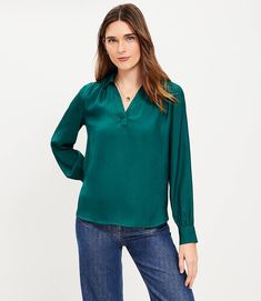 Collared V-Neck Blouse Fall V-neck Top With Placket, Fall V-neck Blouse With Placket, Modern V-neck Workwear Blouse, Modern V-neck Blouse For Work, Chic Relaxed Fit Blouse With Split Neck, Chic Blouse With Split Neck And Relaxed Fit, Chic Split Neck Blouse With Relaxed Fit, Fall Split Neck Tops For Workwear, Modern V-neck Relaxed Fit Blouse