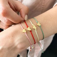 M A T E R I A L S:• Beads 18K Gold Plated• Cotton cord………………………………….SIZE• Heart: 6mm• Beads: 3.2mm aprox• Bracelet is adjustable 8 -12 ft Tiny Heart Bracelet, Friends Bracelet, Cotton Cord Bracelet, Best Friend Bracelet, Bracelet Matching, Friend Bracelet, 2 Hearts, Gold Letter Necklace, Diy Rhinestone