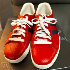 Excellent Condition. Red And White Red Gucci Shoes, Gucci Tennis Shoes, Tenis Gucci, S 10, Gucci Shoes, Shoes Men, Mens Shoes Sneakers, Tennis Shoes, Red White