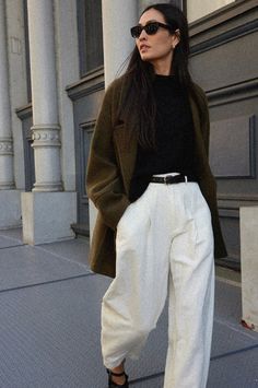 Apiece Apart Spring Minimal Outfit, Womens Menswear Fashion, Cool Office Outfits Women, Minimalist Winter Outfit, Minimalist Street Style, Cardigan Blazer, Fashion Fails, Apiece Apart, The Met Gala