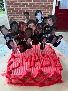 Cake to do in summer. You can add this idea to your to do list. Is very fun to do with friends or alone. 

#SMASH #CAKE #WITH FRIENDS #ideasummer Smash Cake Celebrities, Funny Cake Ideas For Men, Cake Jokes, Meme Cake, Aurora Birthday, Cake Meme, Bff Love, Cake Boy, Smash Cakes