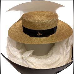 Authentic Gucci Alba Luxury Gold Bee Logo Straw Fedora Bucket Hat 58/L Large Worn Once Excellent Condition. No Smell Stains No Rips Comes With Hat Box. Gorgeous!!! Bee Logo, Straw Fedora, Gold Bee, Hat Box, Gucci Accessories, Black Tan, Black And Tan, Fedora, Bucket Hat