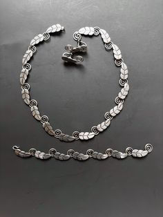 3pc demi-parure c. 1940's Taxco Mexico sterling silver A. Munoz articulated hinged leaf and fine necklace, bracelet and screw-back earrings.  This is a beautiful and elegant Taxco silver set with fantastic details and quality execution that can be work casually & for more formal evening events.  I wear great jewelry with blue jeans and tank tops which I think is a great statement of being a little avant garde / bohemian in attitude and style.  CONDITION:  Excellent vintage w/o damage or repairs. Vintage Silver Jewelry With Matching Earrings, Vintage Sterling Silver Jewelry In Antique Silver, Handmade Silver Art Deco Jewelry, Handmade Art Deco Silver Jewelry, Vintage Sterling Silver Jewelry In Silver, Vintage Sterling Silver Jewelry For Formal Occasions, Vintage Antique Silver Jewelry With Sterling Silver Clasp, Nickel-free Art Deco Sterling Silver Jewelry, Vintage Adjustable Silver Jewelry