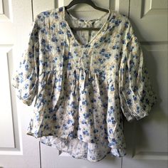 Nwot Cato Peplum Blouse Size Xs Excellent Condition Cream Floral Print Top For Daywear, Cream Cotton V-neck Blouse, Casual Cream Flowy Blouse, Casual Flowy Cream Blouse, Cream Floral Print Flowy Tops, Cream Cotton Blouse For Brunch, Peplum Blouse, Walker Boots, Garment Bags