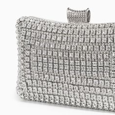 Discover the allure of the Verano Diamonds Clutch Bag, a symbol of glamour and shine. This vegan & cruelty-free leather masterpiece is adorned with radiant sequins, offering an eye-catching sparkle. Its stylish handle and distinct diamond-cut clasp enhance its allure. Expertly crafted for comfort, lightness, and longevity, it's the quintessential accessory for a dazzling impression. Homecoming 2023, Diamond Clutch, Diamond Bag, Retro Handbags, Gold Handbags, Beautiful Handbags, Unique Diamonds, Luxury Dress, Cute Bags