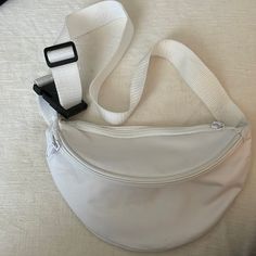 Nwot 9.5 W Casual White Belt Bag With Adjustable Strap, Modern White Belt Bag For Everyday Use, Casual White Belt Bag For Everyday, Casual White Everyday Belt Bag, White Belt Bag With Removable Pouch For Daily Use, Casual White Crossbody Belt Bag, Trendy White Shoulder Belt Bag, White Everyday Pouch Belt Bag, White Everyday Belt Bag With Pockets