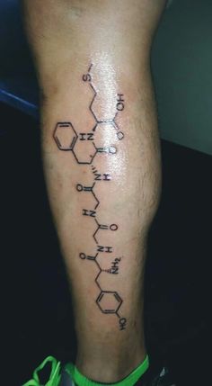 a man with a tattoo on his leg that has an image of the chemical structure