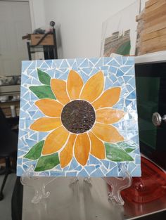 Stained Glass Mosaic Sunflower on a ceramic tile. Flower Glass Mosaic, Simple Mosaic Patterns, Mosaic Sunflower, Sunflower Mosaic, Butterfly Mosaic, Mosaic Stepping Stones, Mosaic Art Projects, Mosaic Flowers, Mosaic Ideas