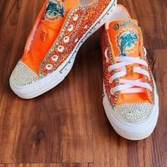 Rhinestone NFL/NCAA sneakers! These sneakers are the highlight of any game or party! Show your team spirit, either professional or college, to the world! I am a huge sports fan and love to help girls and ladies shine for their team. If you have a team that you are looking for...Message me and I will be more than happy to pull the items available for your team! Be sure of your size as we do not take returns. Converse Tennis Shoes, Rhinestone Outfit, Hydration Station, Low Top Converse, Bling Shoes, Football Shoes, Boutique Homes, Womens Tie, Golden State Warriors