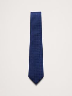 The perfect finishing touch, this tie is made from soft and smooth silk.  Measures 3" at widest point.  Length: 58" (147cm) Max width: 3" Silk Ties, Bright Blue, Banana Republic, Mens Accessories, Man Shop, Mens Outfits, Silk, Blue