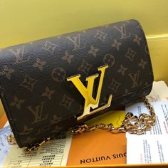 Louie Vuttion, Designer Handbags Louis Vuitton, Top Handbags, Lv Handbags, Somali, Sierra Leone, Lv Bag, Accessories Store, Louis Vuitton Twist Bag