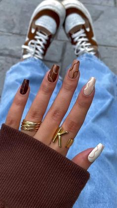 Fall into color with the chicest nail trends of the season! Our fall 2023 nail inspiration brings together the most stylish and on-trend colors. Get ready to express your style with nails that reflect the beauty of autumn. 🌈💅 #FallIntoColor #NailInspiration2023 Ongles Beiges, Brown Acrylic Nails, September Nails, Nail Art For Beginners, Smink Inspiration, Colorful Nails, Thanksgiving Nails, Brown Nails, Pretty Acrylic Nails