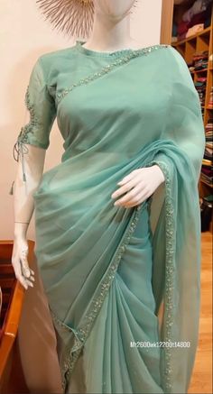 Saari Designs Latest Farewell, Beautiful Sari Design, Light Colour Sarees Party Wear, Saree Styles For Farewell Classy, Saree Styles Modern Classy Wedding, Simple Saree Designs Party Wear, Saree In Light Colour, Latest Model Sarees, Simple Sarees Classy