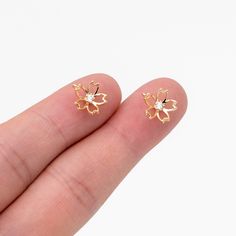 ★ High quality CZ flower charms, 18K real gold plated over brass, lead nickel free ★ Size: 10.5x10mm, loop size 1mm approx. Quantity: 10pcs Color: gold  Material: 18K gold plated brass, cubic zirconia   ❤ More gold plated brass items here: ❤ https://www.etsy.com/shop/Nbeads?search_query=GB ❤ More metal findings(brass, silver, alloy etc.) here: ❤ https://www.etsy.com/shop/Nbeads?section_id=6656259 Delicate Tiny Gold Jewelry, Gold Plated Flower Shaped Jewelry, Rose Gold Flower Earrings In 14k Gold, 14k Rose Gold Flower Earrings, Yellow Gold Flower Charm Earrings, Gold Flower-shaped Jewelry For Jewelry Making, Gold Flower Pendant Earrings For Wedding, Gold Flower-shaped Earrings For Wedding, Gift Gold Flower Earrings Tarnish Resistant