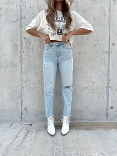 Light Wash Boyfriend Denim Vervet Everyday Ripped Cropped Jeans For Fall, Fall Everyday Ripped Cropped Jeans, Trendy Ripped Cropped Jeans For Everyday, Trendy Distressed Cropped Jeans For Everyday, Ripped Light Wash Cropped Jeans For Fall, Light Wash Ripped Cropped Jeans, Light Wash Distressed Cropped Denim Jeans, Distressed Light Wash Cropped Denim Jeans, Ripped High Rise Cropped Jeans For Everyday