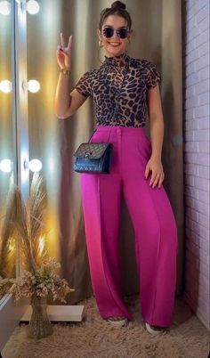 Elegante Casual, Pink Pants, Looks Chic, Colourful Outfits, Business Casual Outfits, Mode Inspiration, Work Attire, Work Fashion