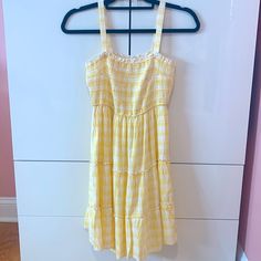 Lightweight Summerdress Perfect For A Hot Summer Day! - Nwt - Yellow And White Checkered Dress - Straps - Smocked Detailing - Hollister Size Medium Yellow Smocked Bodice Midi Dress, Yellow Midi Dress With Smocked Bodice, Yellow Smocked Dress For Spring, Yellow Midi Dress With Smocked Back, Yellow Midi-length Dress With Smocked Back, Yellow Sundress With Smocked Back For Vacation, Spring Yellow Midi Dress With Smocked Back, Yellow Smocked Dress With Ruffles, Yellow Sundress With Smocked Bodice For The Beach