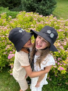 🌞 Matching Kids Sun Hats - Comfort Meets Style 🌞 Children's sun hat is designed to keep your little one safe and stylish under the sun. Whether it's a day at the beach or a stroll in the park, this hat offer the ultimate combination of fashion and function. Perfect accessory for sunny days. Fox embroidery on one side. * Wide Brim for Maximum Shade: Protects your child's face, neck, and chest from harmful UV rays. * Breathable & Lightweight: Made from high-quality, breathable materials for all- Dandelion Embroidery, Baby Summer Hat, Toddler Sun Hat, Kids Sun, Kids Bucket Hat, Kids Sun Hat, Baby Summer, Hat Wide Brim, Fox Embroidery