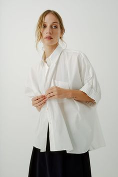 Update to our Le Shirt, we cropped it off mid way to wear with your high waisted and full skirts. Same great body and sleeve detail with volume everyday drama. Front chest pocket and button placket make this your fave classic. Worn here with Monrow pant 100% Cotton | Laundered for a relaxed finish Small batch made in LA | Organic Poplin Vintage Sunnies, Army Pants, Cashmere Jacket, Full Skirts, Black Tank Dress, Black Aviators, Great Body, Neon Purple, Boyfriend Tee