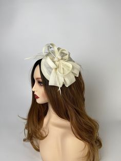 Vintage inspired ivory derby fascinator hat with flower and feathers decoration can be worn at weddings, cocktail parties, costume parties, Halloween, tea parties, fashion shows, carnivals, and derby events to stand out from the crowd. Wonderfully crafted and beautifully constructed. Our fascinators are of the highest quality.  Features:  -100% handmade -Sinamay and feather material -6-inch diameter base, 7" diameter including decoration -Attaches through a fixed alligator hair clip to ensure it Elegant Feathered Mini Hats For Party, Elegant Feathered Headband For Summer, Spring Wedding Feathered Fascinator, Spring Wedding Feather Fascinator, Spring Wedding Fascinator With Feathers, Elegant Party Mini Hats With Feathers, Feathered Mini Hats For Wedding And Kentucky Derby, Feathered Headband Hat For Wedding, Gatsby Style Wedding Fascinator With Short Brim