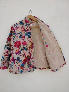 Indian Handmade Jackets,Coats,Boho,Quilted,For Women`sMade In India Size - All SizePockets- YesHandmade… For the very reason that each item has been handmade there is always an element of human error, whether it be a missed stitch or overlapping block print design. Yet for us the beauty is in the imperfection. These are the signs that mean your cushion or quilt hasn't been made by a machine. However, we think you are more likely to be amazed by how perfect a handmade product can be..Fair-trade… Short Kimono Jacket, Kimono Women, Japanese Jacket, Patchwork Kimono, Festival Mode, Kantha Jacket, Beige Boho, Quilt Jacket, Short Kimono