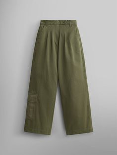 Stay comfortable all day with these wide leg trousers, complete with a button closure and unique side cargo pocket. FEATURES waistband with button and zipper closure pleated front detail cargo pocket on wearer's right leg two welt pockets on back nylon belt loop detail on wearer's left d-ring with alpha red ribbon attached to wearer's left back belt loop. Military Style Fashion, Cargo Pants Color, Earthy Style, Cargo Pocket, Wide Leg Pant, Military Style, Pants Color, Red Ribbon, The Leader