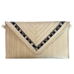 If you want to spice up a day or evening outfit, this handcrafted clutch is for you. The Wayúu people from the Guajira region of Colombia made this gorgeous clutch using 100% Caña Flecha or Palm Straw. Each Clutch can be used with or without a strap. SIZE CHART Gold Waves, Evening Outfits, Spice Things Up, Straw, Black