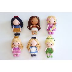 there are many little dolls that have different outfits