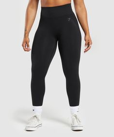 FLEX 
Flex ist der Allercoolste der coolen Styles für alle Gymshark OGs. Der superweiche Seamless-Stoff und der schmeichelhafte Bund (jup, ganz zu schweigen von der figurbetonenden Farbgebung) helfen dir, Set für Set und Rep für Rep dein Bestes zu geben. 
• Figurbetonende Farbgebung
• Schweißabweisende Technologie, die dich beim Training kühl und trocken hält
• Weicher, stützender Seamless-Stoff 
GRÖSSE & PASSFORM
• Hohe Taille
• Das Model ist 1.60 m groß und trägt Größe S 
MATERIAL & PFLEGE
• 5 Gym Shark, Gym Clothes Women, Gymshark Leggings, Short T Shirt, Improve Posture, Pantalon Cargo, Seamless Leggings, High Waisted Leggings, Gym Outfit