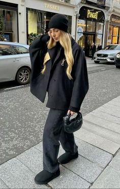 Black Ugg Outfit, Black Uggs Outfit, London Outfit, Outfit Invierno, Neue Outfits, Paris Outfits, Mode Ootd, Elegantes Outfit, Outfits Winter