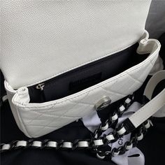 Description CC 19 Handbag 20cm White For Women AS1160 Rep 1:1 Size: 20 x 12.5 x 6cm (Length x Width x Height) Silver toned hardware White Big compartment Includes box, dust bag. This product is of the best quality. Chanel 19, Gucci Gg Marmont, Luxury Products, Chanel Bags, Evening Clutch Bag, Tote Backpack, Cute Bag, Satchel Bags, Fashion Handbags