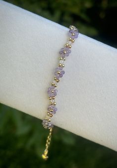 Stress relief * Self love * Intuition - 2mm beads  - Gold plated  - Adjustable - Unique and thoughtful gift idea!  Please don't hesitate to contact me if you have any questions! Daisy Flower Bracelet, Lavender Jewellery, 2mm Beads, Jewelry Cute, Bracelet Crystal, Amethyst Bracelet, Flower Bracelet, Bracelet For Women, Stylish Jewelry